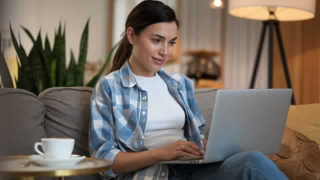 2 Unstoppable AI Stocks That Warren Buffett and Berkshire Hathaway Own