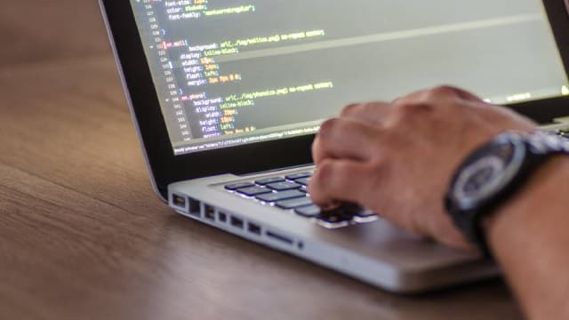 APP Stock Surges 89% in 6 Months: Hold for a Pullback or Buy?