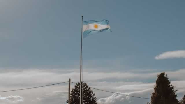 Argentine market traders cautiously cheer 'future without Cristina'