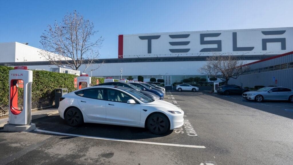 Elon Musk's Tesla Registers Over 1,500 Vehicles For California Ride-Hailing Fleet: Report