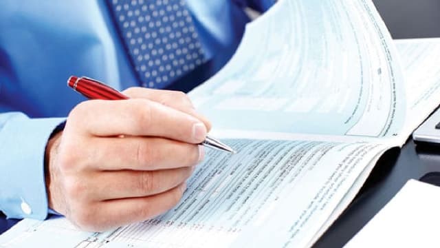 EWH: Financial Sector Strength Meets Real Estate Headwinds