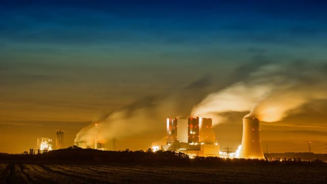 Halliburton (HAL) Declines More Than Market: Some Information for Investors