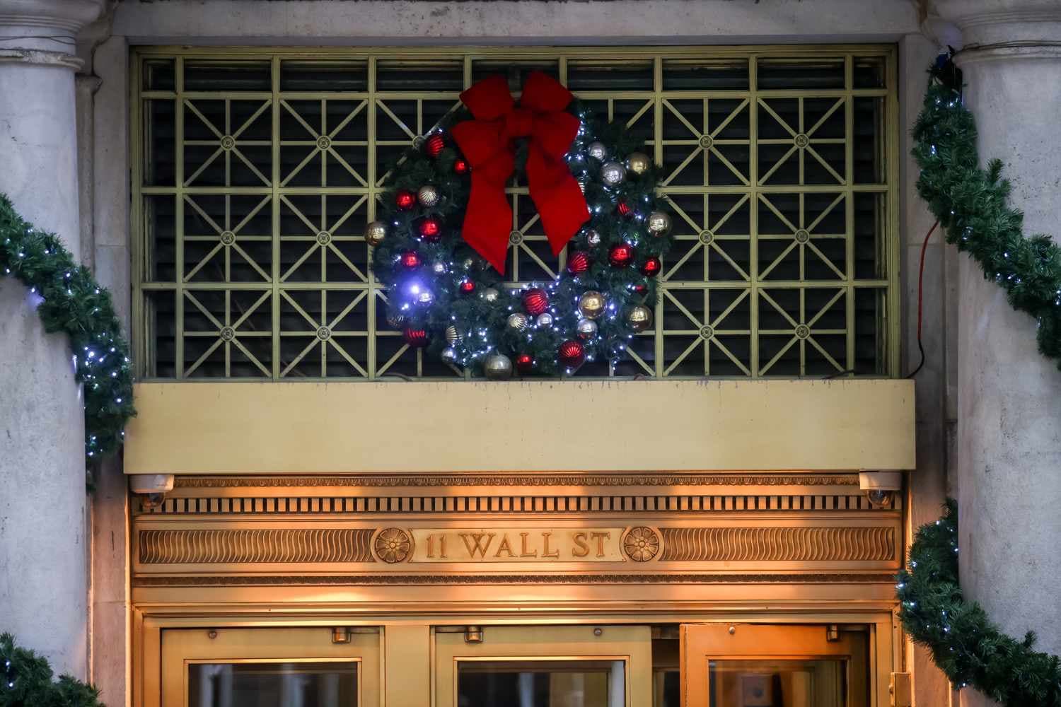 Is the Stock Market Open for New Year's? Here's the Holiday Trading Schedule