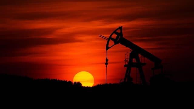 Oil News: Crude Oil Futures Rebound as Venezuela Blockade Shakes Oil Outlook