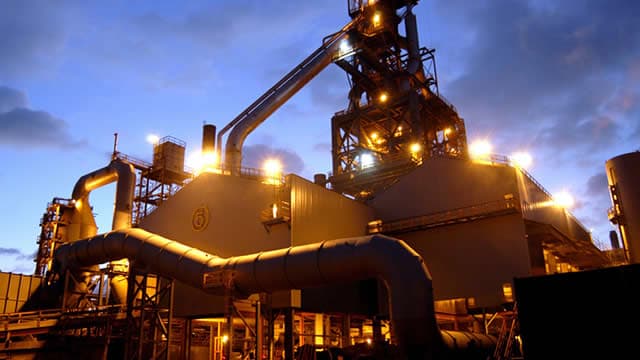 Steel Dynamics (STLD) Stock Drops Despite Market Gains: Important Facts to Note