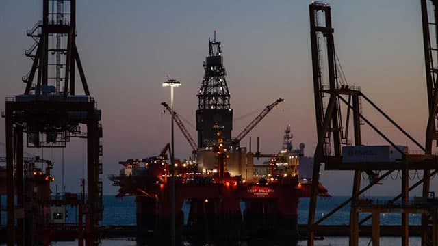 US crude futures gain on Trump's Venezuela blockade