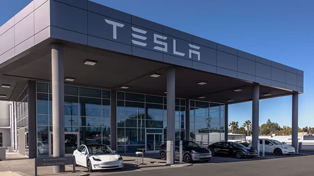Wall Street sets Tesla stock price for the next 12 months