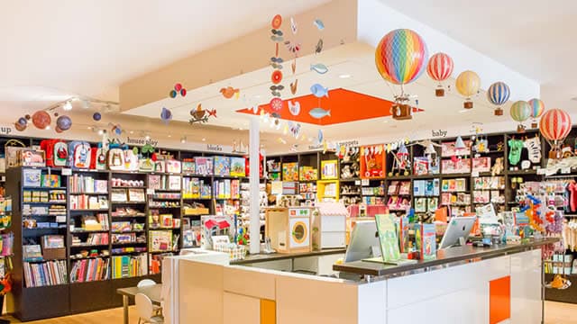 When Markets Bleed, Dividends Lead: 2 Stocks With Strong Upside Long-Term